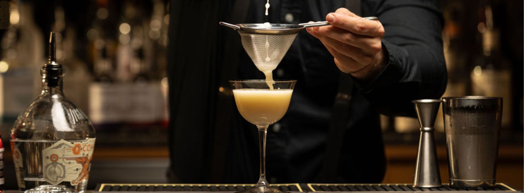 close up shot of bartender preparing a cocktail at the bar